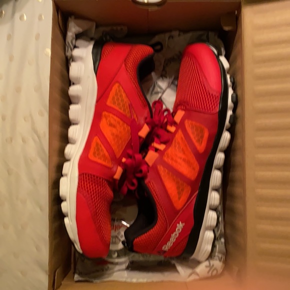 MEN’s REEBOK Running Shoe (RED) size 10 - Picture 6 of 7